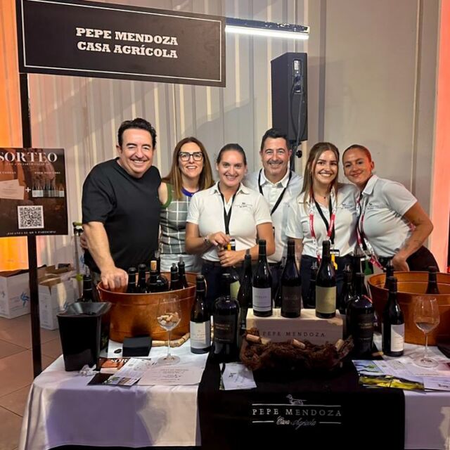 ¡¡Otro año más disfrutando en el Winecanting!!
Con un equipazo así se trabaja mejor todavía 🍷
Gracias a todos los que nos visitasteis 🍇
#pepemendozacasaagrícola #pepemendozacasaagricola #vinosdopalicante